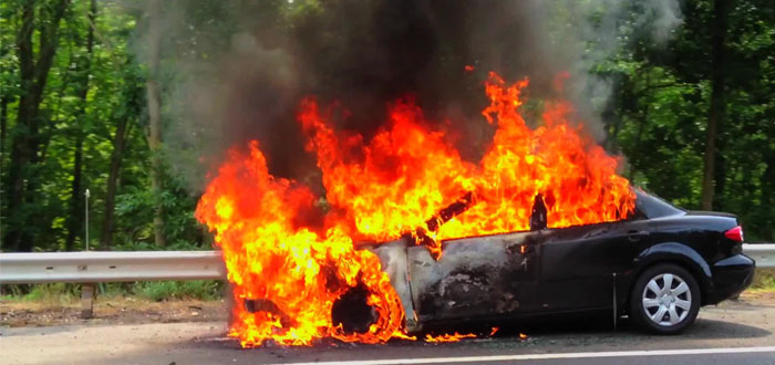 Göygöldə “Nissan” markalı minik avtomobili yandı Göygöldə “Nissan” markalı minik avtomobili yandı