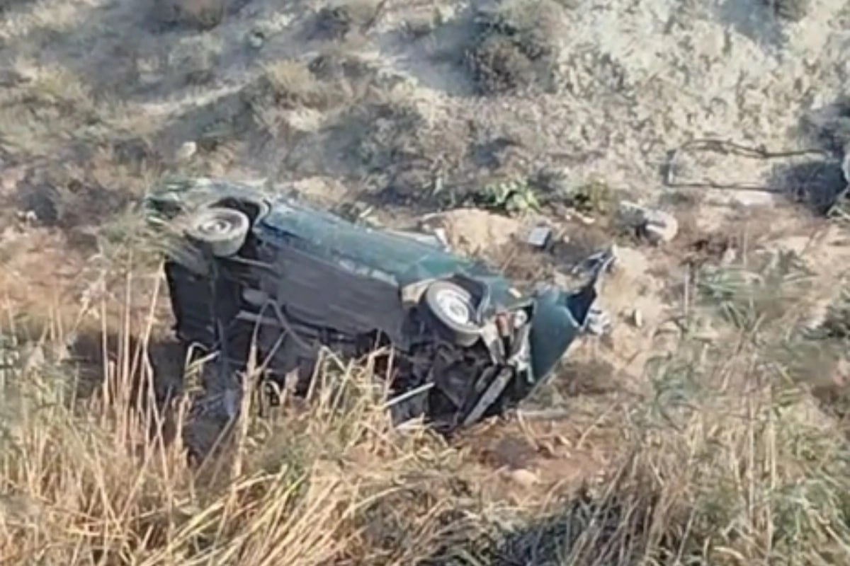 Sumqayıtda avtomobil dərəyə aşdı - VİDEO Sumqayıtda avtomobil dərəyə aşdı - VİDEO