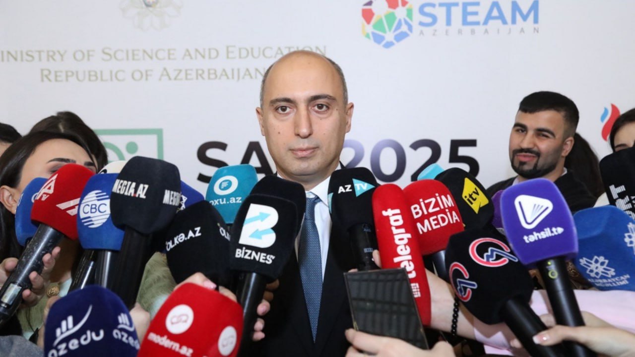 “6 saatlıq dərs yükü olan kənd məktəblərinə müəllim tapmaq çətindir” – Emin Əmrullayev “6 saatlıq dərs yükü olan kənd məktəblərinə müəllim tapmaq çətindir” – Emin Əmrullayev