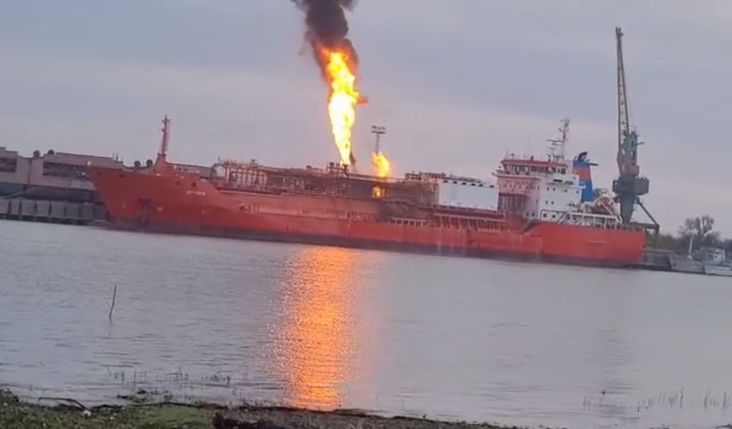 SON DƏQİQƏ! Rusiya Türkiyənin qaz tankerinə PUA zərbəsi endirdi – VİDEO SON DƏQİQƏ! Rusiya Türkiyənin qaz tankerinə PUA zərbəsi endirdi – VİDEO