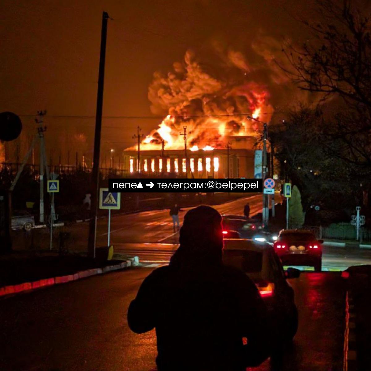 Belqorodda iri ticarət mərkəzi YANIR - FOTO/VİDEO