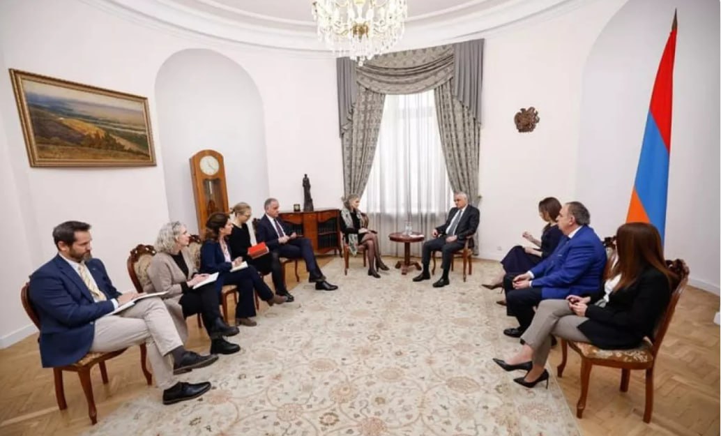 Aİ rəsmisi İrəvanda Azərbaycanla sərhədin delimitasiyasını MÜZAKİRƏ ETDİ