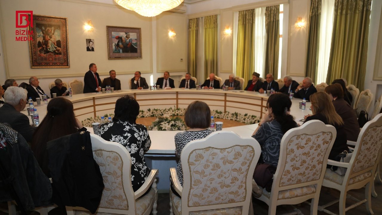 Bir əsrlik söz yolçuluğu – Səsini itirən Gəray Fəzlinin 100 illiyi qeyd olundu – FOTO Bir əsrlik söz yolçuluğu – Səsini itirən Gəray Fəzlinin 100 illiyi qeyd olundu – FOTO