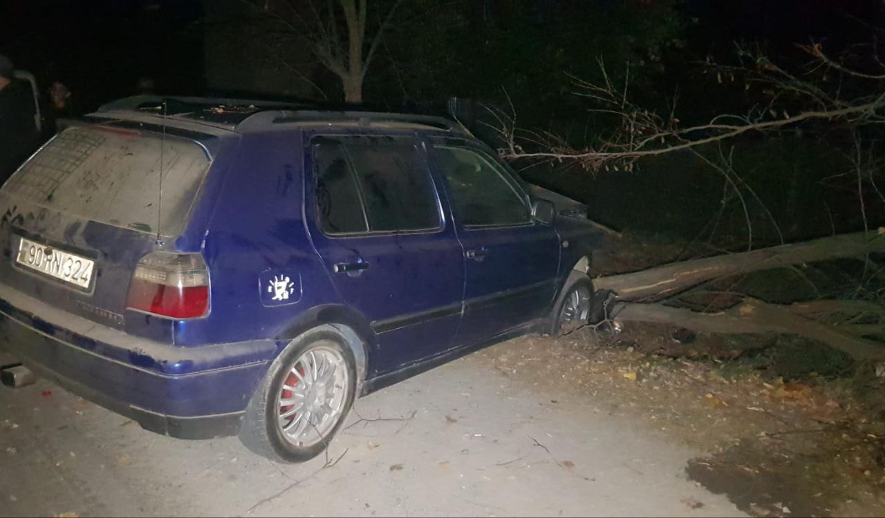 Göyçayda AĞIR QƏZA: Sürücü xəsarət aldı - FOTO/VİDEO Göyçayda AĞIR QƏZA: Sürücü xəsarət aldı - FOTO/VİDEO