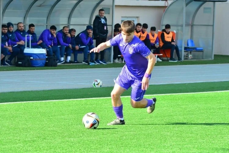 “Şamaxı”nın futbolçusu xarici kluba KEÇƏ BİLƏR “Şamaxı”nın futbolçusu xarici kluba KEÇƏ BİLƏR