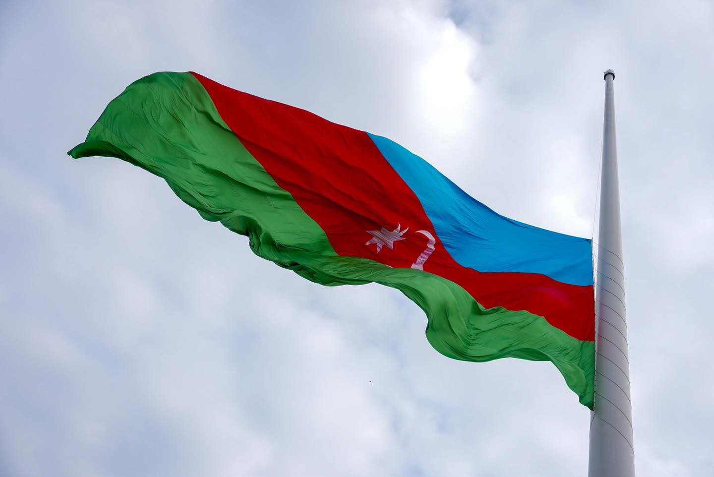 Azərbaycan Bayrağının Ginnesin Rekordlar Kitabındakı rekordu YENİLƏNDİ - FOTO Azərbaycan Bayrağının Ginnesin Rekordlar Kitabındakı rekordu YENİLƏNDİ - FOTO