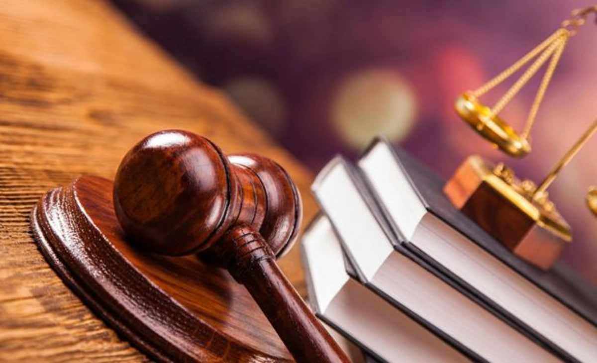 Məmur arvadını və ustanı öldürən ömürlük məhkum yenidən MƏHKƏMƏ QARŞISINDA Məmur arvadını və ustanı öldürən ömürlük məhkum yenidən MƏHKƏMƏ QARŞISINDA