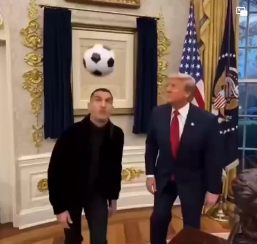 Tramp Ronaldo ilə futbol oynadı - VİDEO Tramp Ronaldo ilə futbol oynadı - VİDEO