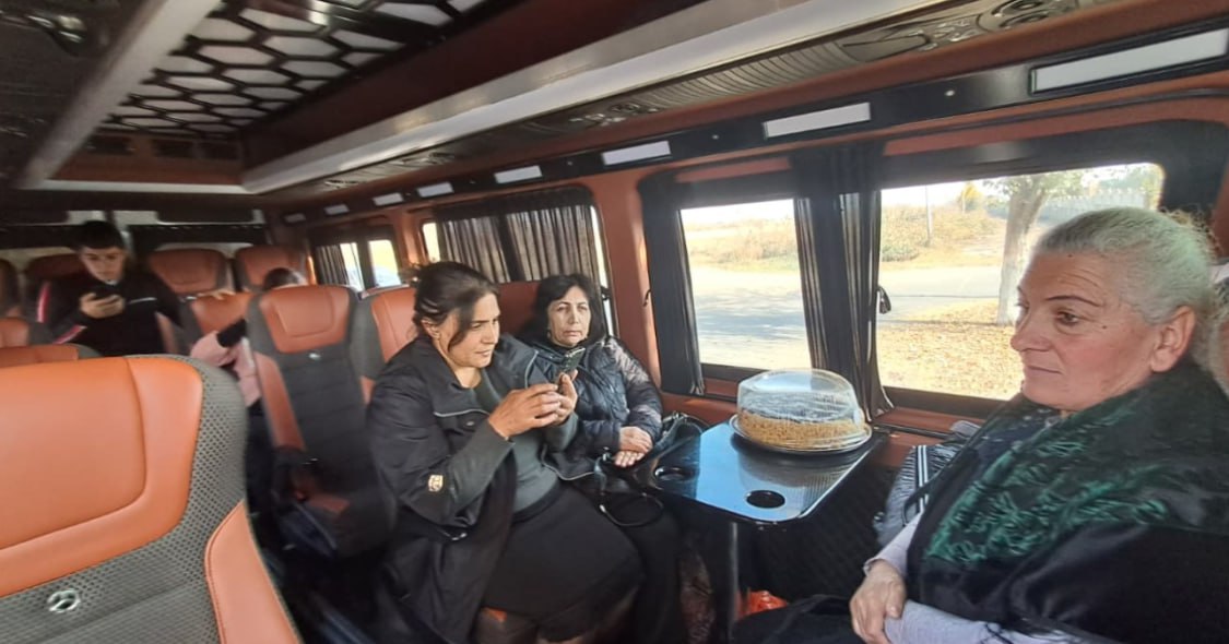 Vəngli və Həsənriz kəndlərinə növbəti köç – FOTO Vəngli və Həsənriz kəndlərinə növbəti köç – FOTO