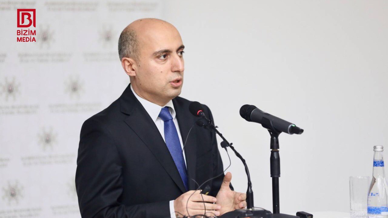 Emin Əmrullayev: “Müəllimlərin 32 faizi 18–24 saat dərs yükü ilə çalışır”