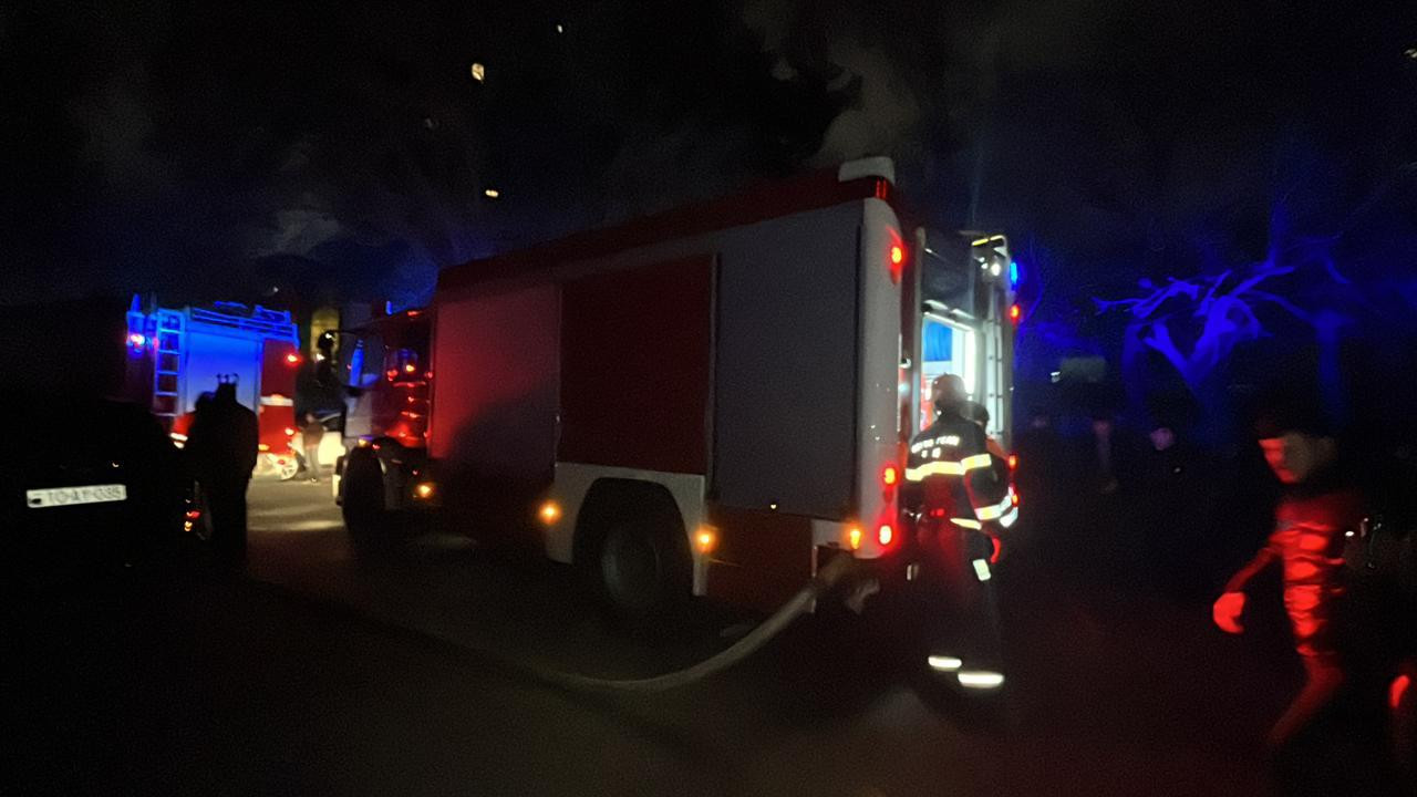 Yasamalda yanğın davam edir, sakinlər təxliyə edilir - FOTO/VİDEO Yasamalda yanğın davam edir, sakinlər təxliyə edilir - FOTO/VİDEO