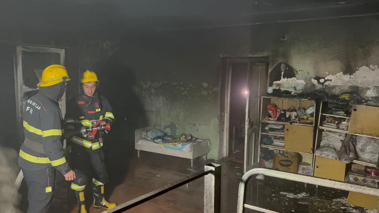 Kürdəmirdə uşaq bağçasında yanğın oldu - FOTO/VİDEO Kürdəmirdə uşaq bağçasında yanğın oldu - FOTO/VİDEO