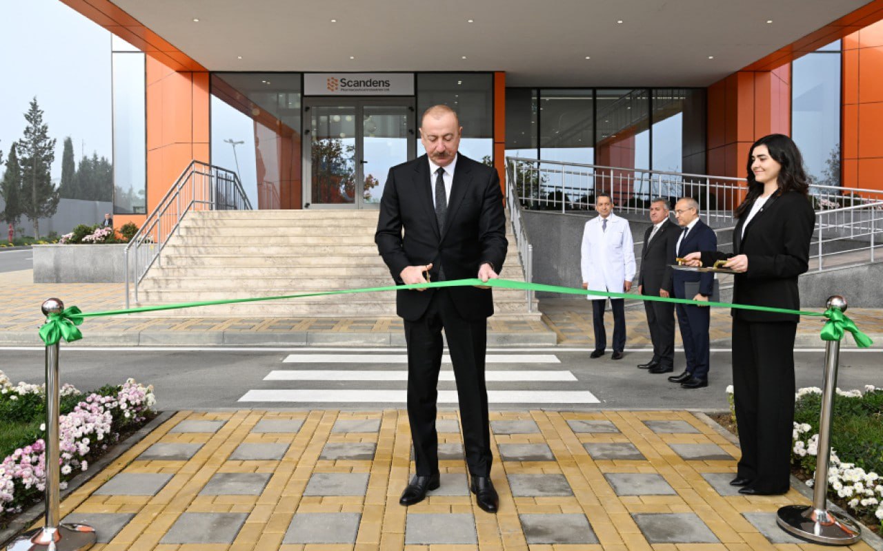 İlham Əliyev dərman istehsalı müəssisəsinin açılışında - FOTO İlham Əliyev dərman istehsalı müəssisəsinin açılışında - FOTO