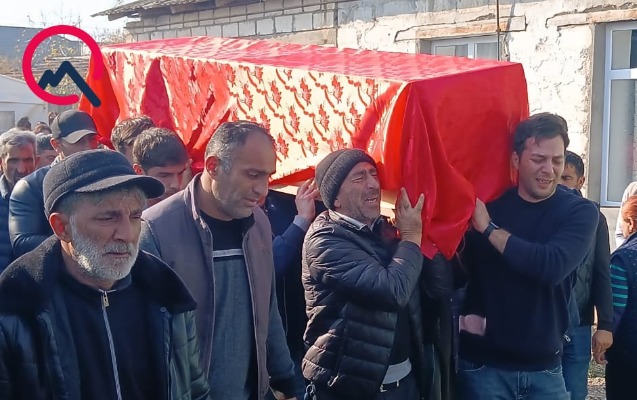 “Tok” vurub öldürən ofisiantlardan biri DƏFN OLUNDU – FOTO