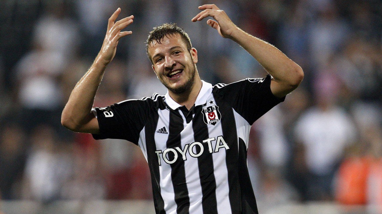 Türkiyəli məşhur futbolçu AXTARIŞA VERİLDİ