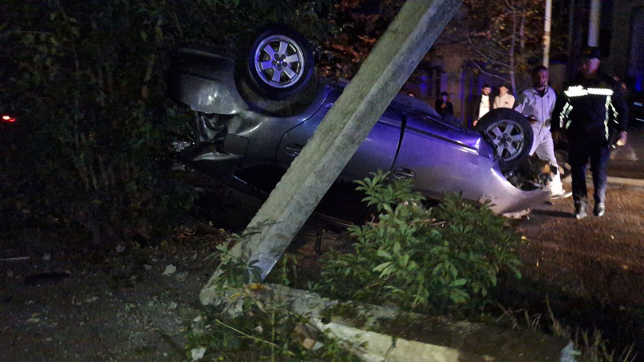 Lənkəranda yol qəzası olub, işıq dirəyi zədələnib - FOTO Lənkəranda yol qəzası olub, işıq dirəyi zədələnib - FOTO