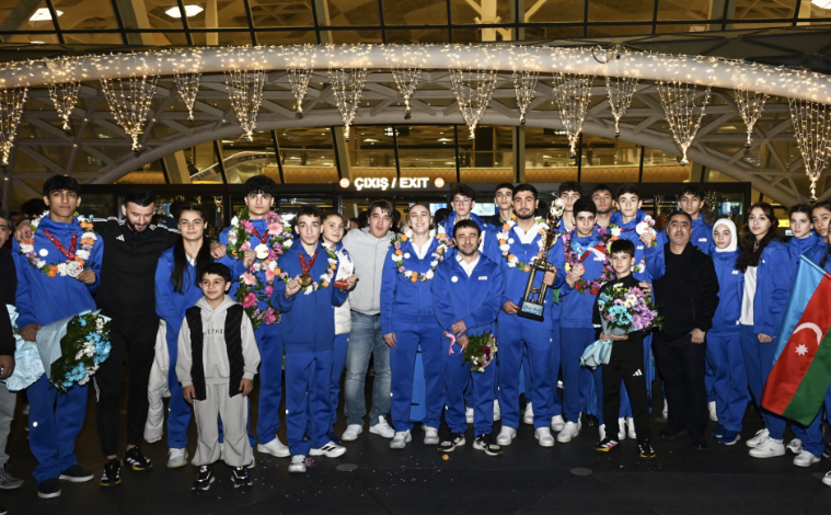 10-cu yeri tutan komandamız İslamiadadan Vətənə döndü - FOTO