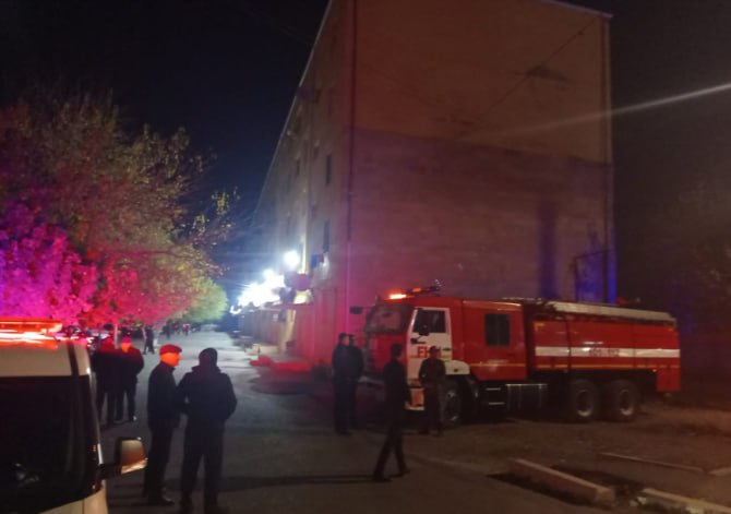 Goranboyda mənzilin döşəməsi çökdü - 2 nəfər xəsarət aldı - FOTO