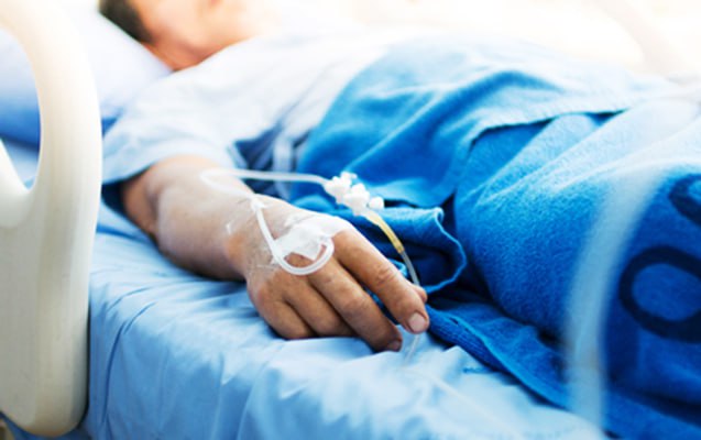 Yanğında xəsarət alanlardan biri süni tənəffüs aparatına qoşuldu Yanğında xəsarət alanlardan biri süni tənəffüs aparatına qoşuldu