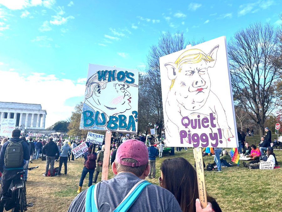 “Sən Ukraynanı satdın!” — Vaşinqtonda insanlar Trampa qarşı etiraza qalxdılar - FOTO