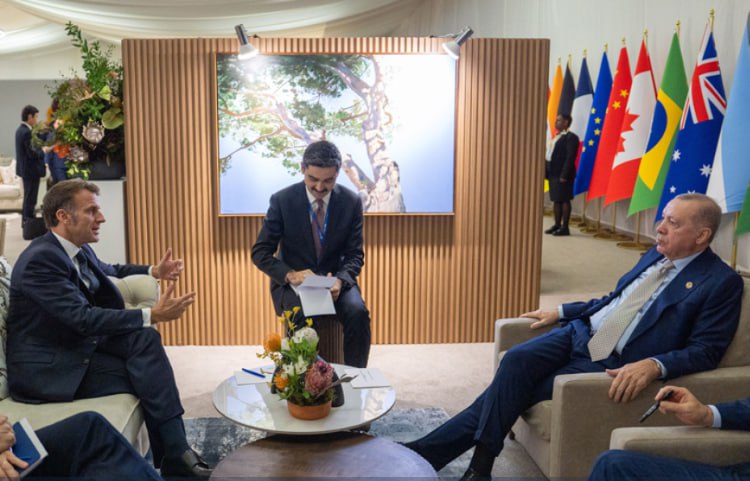 Ərdoğan Makronla Ukraynadakı vəziyyəti müzakirə etdi - FOTO