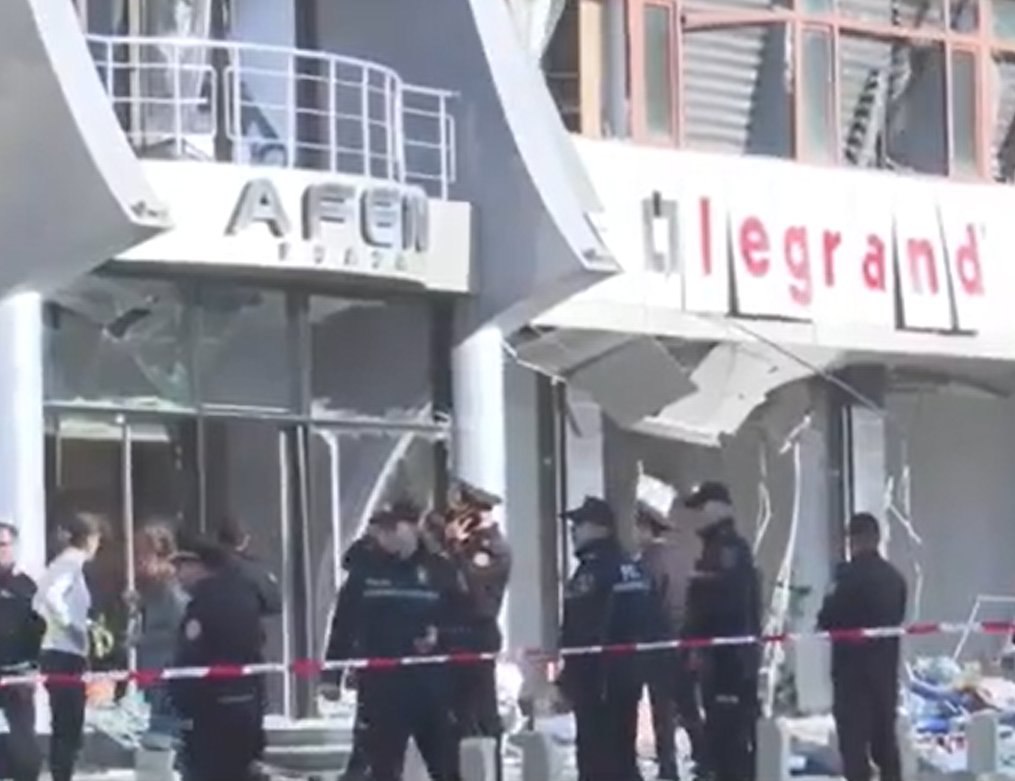 Bakıda “AFEN Plaza”dakı partlayış yerindən görüntülər – VİDEO