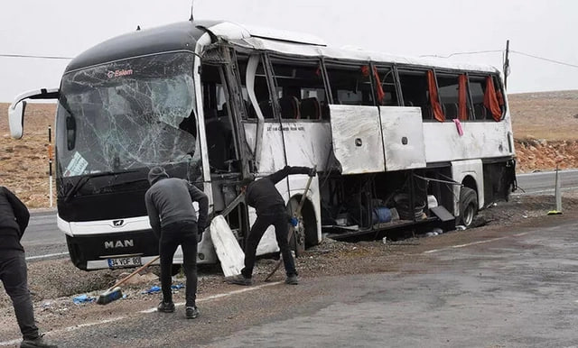 Türkiyədə tələbələri daşıyan avtobus aşdı - 29 yaralı var