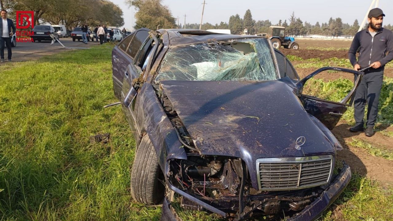 Cəlilabadda avtomobil elektrik dirəyinə çırpıldı - Sürücü ağır yaralandı - FOTO/VİDEO Cəlilabadda avtomobil elektrik dirəyinə çırpıldı - Sürücü ağır yaralandı - FOTO/VİDEO