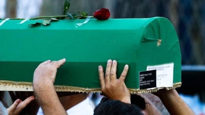 65 yaşlı qadın dəfninə bir neçə dəqiqə qalmış “DİRİLDİ” - VİDEO