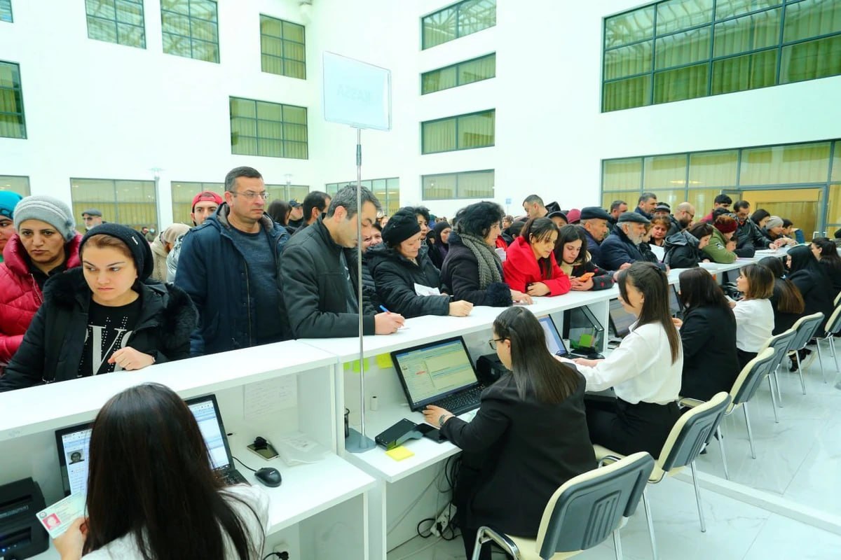 Hələ də kağızla NÖVBƏ - 1 nömrəli Birləşmiş Şəhər Xəstəxanasındakı sıxlığın səbəbi NƏDİR?