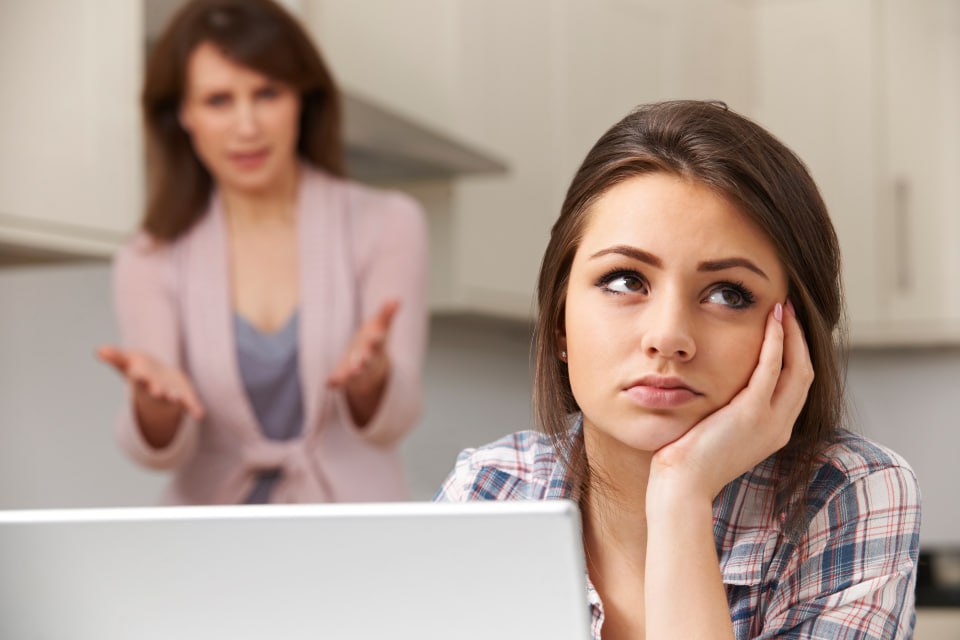 Valideyn-övlad münasibətlərində QIRMIZI XƏTT – Həddindən artıq fədakarlığın ACI NƏTİCƏLƏRİ Valideyn-övlad münasibətlərində QIRMIZI XƏTT – Həddindən artıq fədakarlığın ACI NƏTİCƏLƏRİ