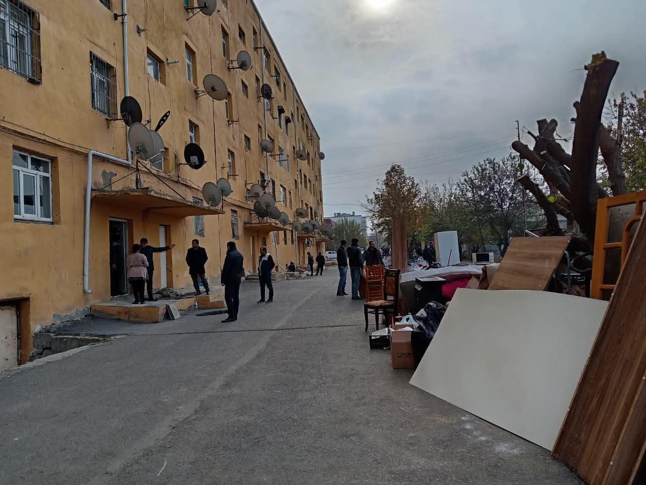 Çökən binada xəsarət alan olmayıb - Mənzillərdə əşyalar sıradan çıxıb - FOTO