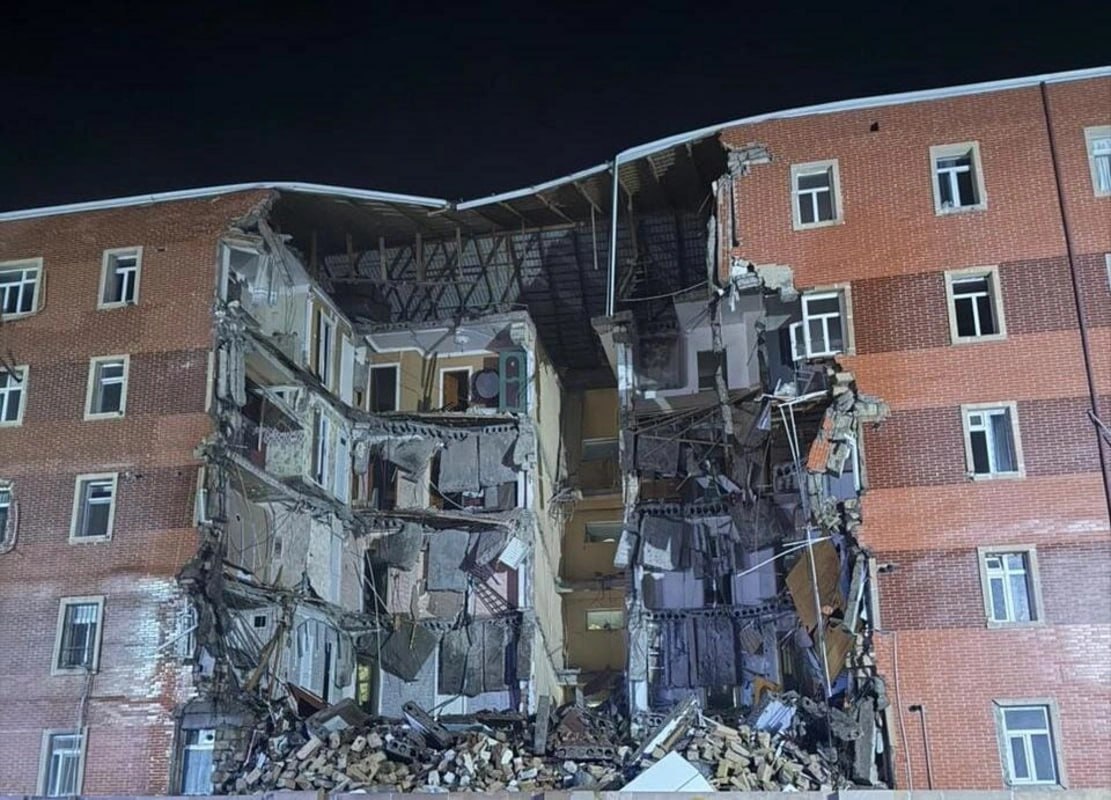 Goranboyda qəzalı binanın bloku ÇÖKDÜ - FOTO/VİDEO