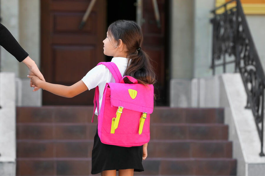 Bakıda 12 yaşlı qız İTKİN DÜŞDÜ