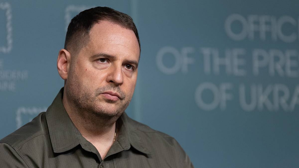 Ukraynada korrupsiya QALMAQALI: Zelenskinin Ofis rəhbərinin evində axtarış aparılır – FOTO