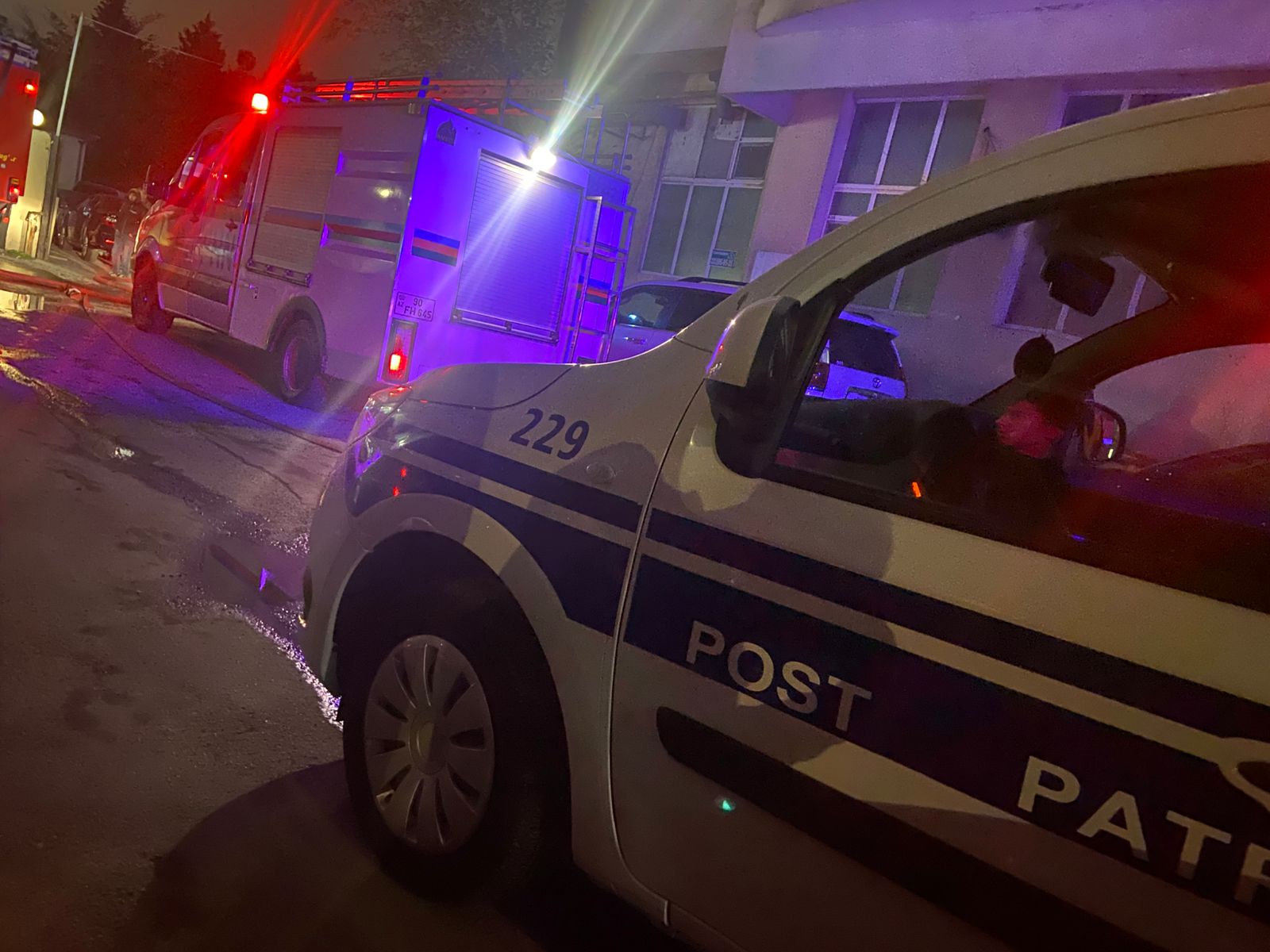 Bakıdakı yanğın ərazisinə polislər cəlb olundu, sakinlər TƏXLİYƏ OLUNUR - FOTO