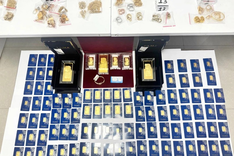 Gömrükdə 2 milyonluq ƏMƏLİYYAT: 11 kiloqrama yaxın qızıl gətirmək istədilər - FOTO