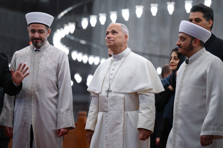 Roma Papası Sultanəhməd məscidini ziyarət etdi – FOTO/VİDEO Roma Papası Sultanəhməd məscidini ziyarət etdi – FOTO/VİDEO