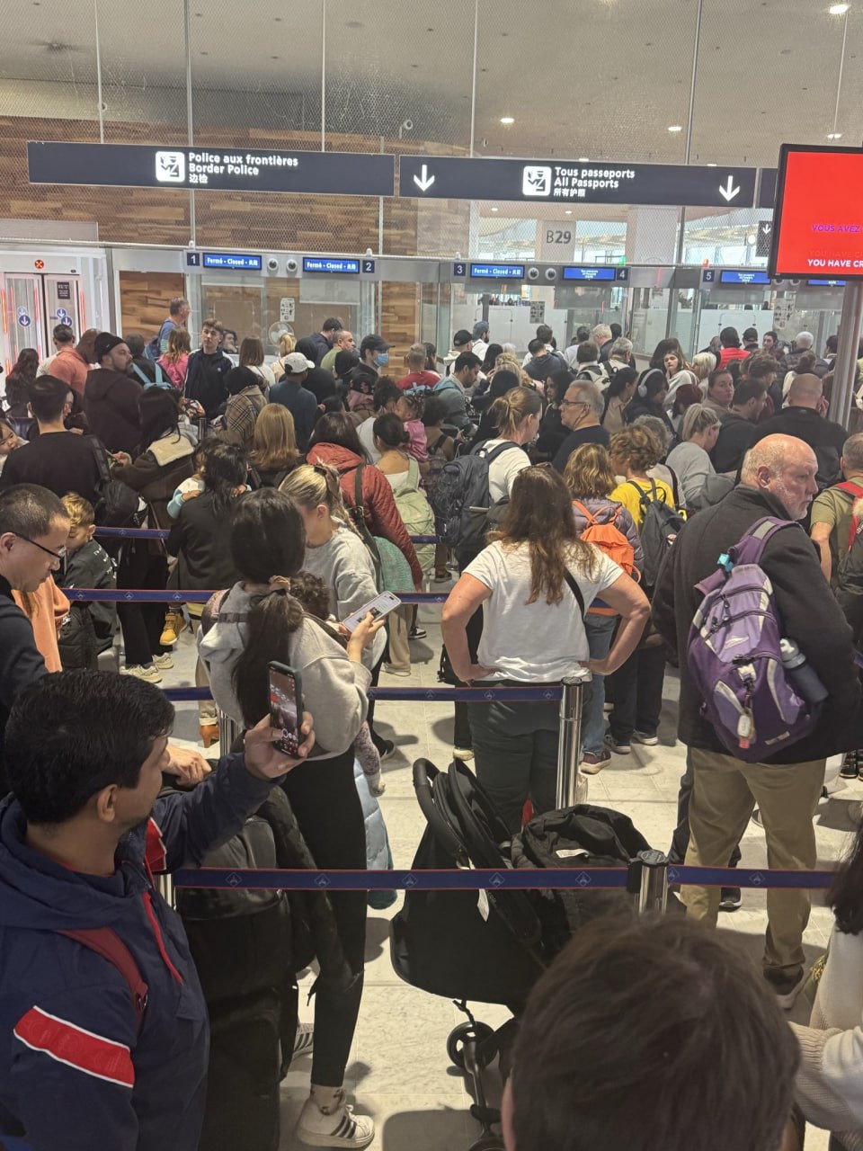 Bütün dünyada aviaşirkətlər uçuşları LƏĞV EDİR - FOTO