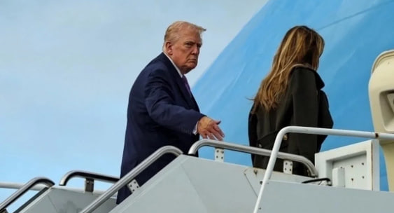 Tramp təyyarədə jurnalistlərlə zarafatlaşdı: “İdrak testini keçə bilməzsiniz” – VİDEO