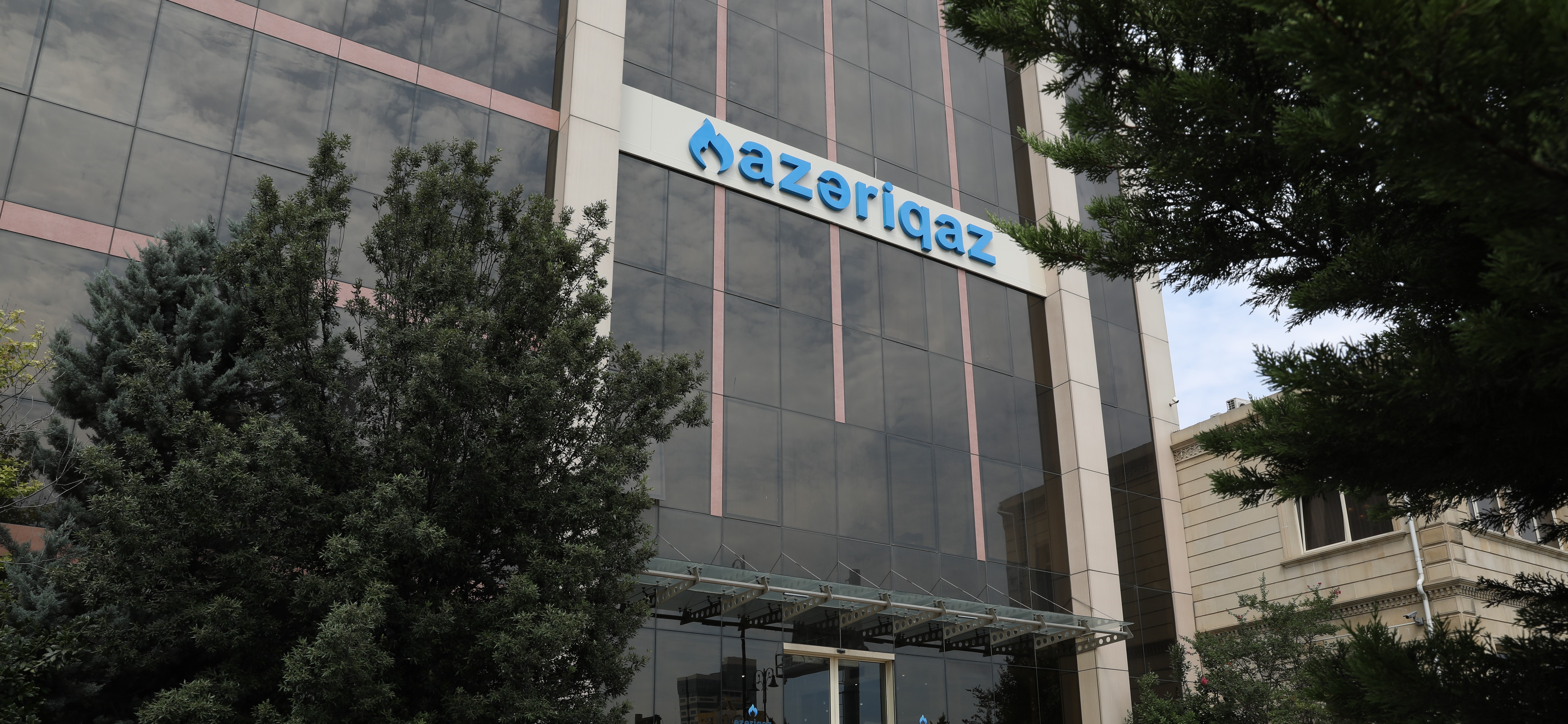 “Azəriqaz”da kadr dəyişikliyi ilə bağlı QALMAQAL - 29 illik əməkdaş niyə başqa yerə GÖNDƏRİLDİ? - FOTO “Azəriqaz”da kadr dəyişikliyi ilə bağlı QALMAQAL - 29 illik əməkdaş niyə başqa yerə GÖNDƏRİLDİ? - FOTO