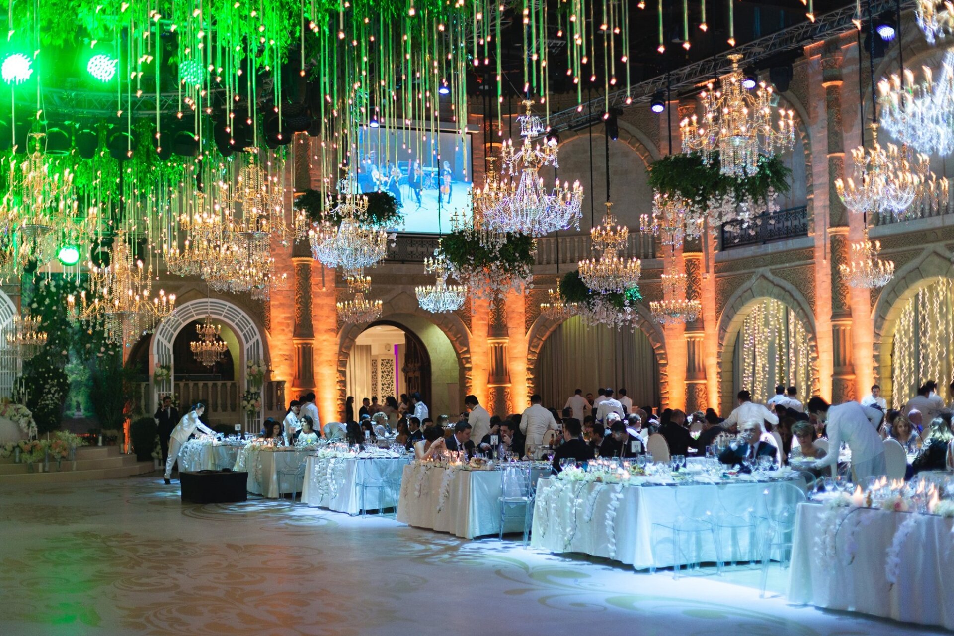 Bakıdakı bu dəbdəbəli toy kimindir? - Yerli və xarici ulduzlar axın etdi - VİDEO