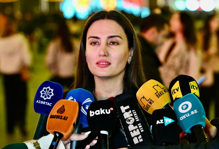 Bakı bulvarının Yeni il yarmarkasında ilk dəfə buz meydançası təşkil olunub