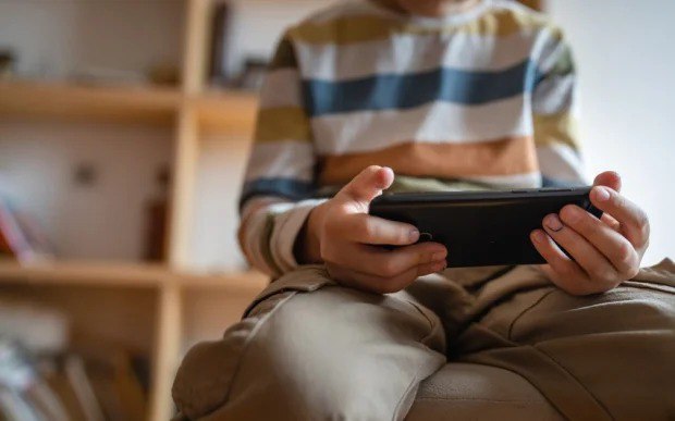 Avstraliyada 16 yaşdan aşağı uşaqlar üçün sosial media qadağan edildi – VİDEO