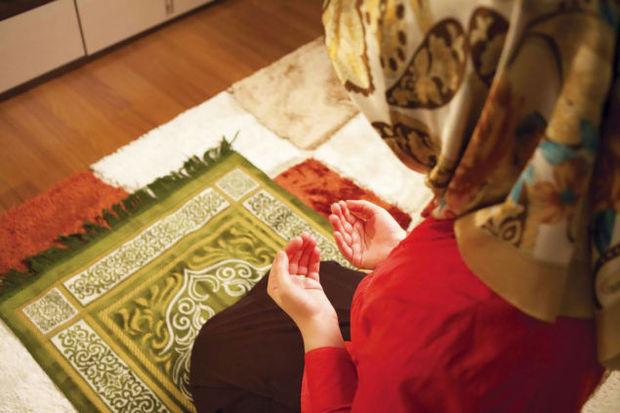 Xırdalanda kişi namaza görə arvadını döyüb dişlərini sındırdı