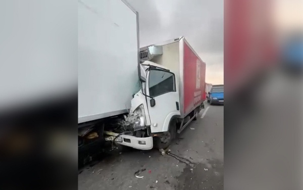 Bakıda iki yük maşını toqquşdu – VİDEO