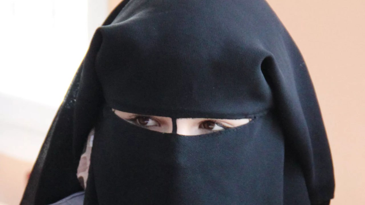 Qazaxıstanda ictimai yerlərdə niqab geyinmək QADAĞAN EDİLDİ Qazaxıstanda ictimai yerlərdə niqab geyinmək QADAĞAN EDİLDİ