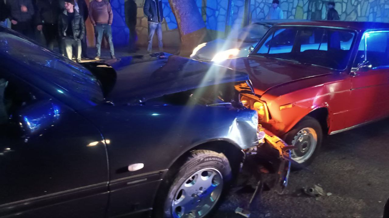 Tovuzda 3 maşın toqquşdu, xəsarət alan var - FOTO/VİDEO