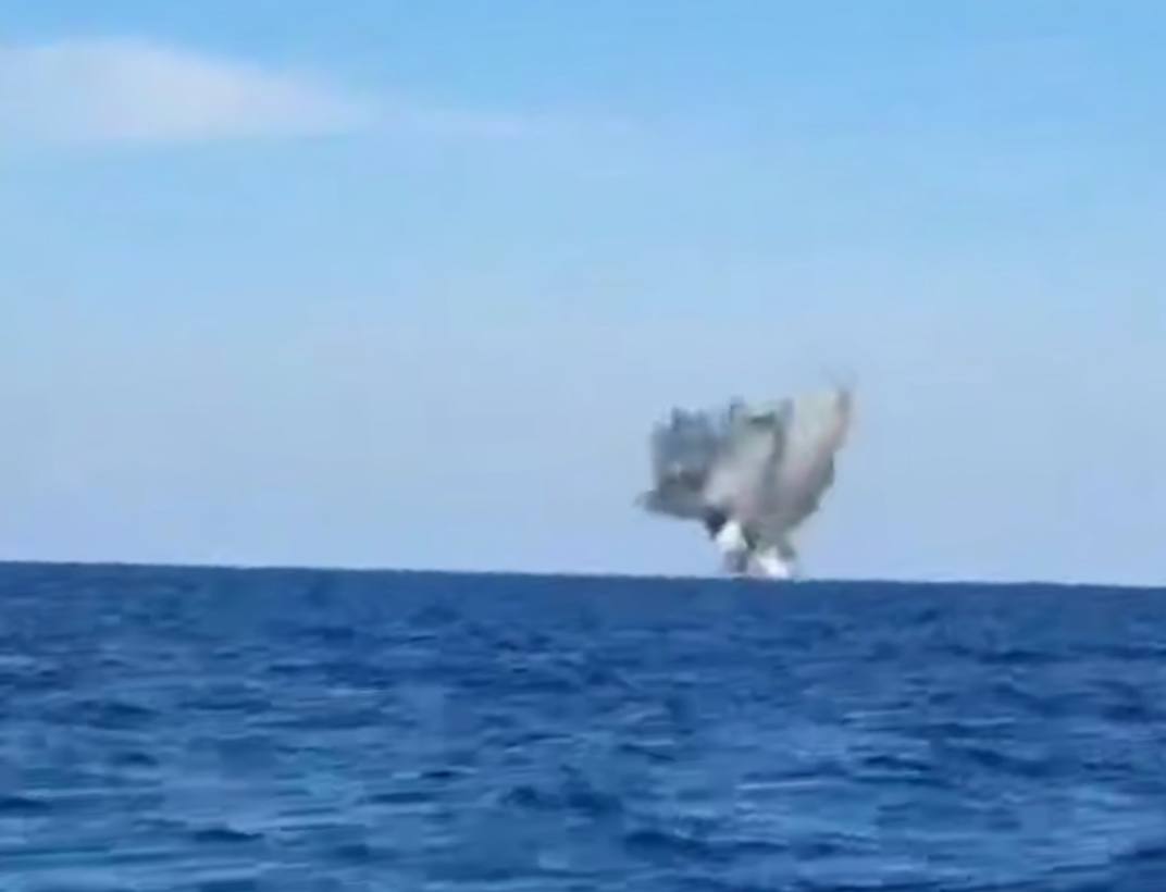 Rumıniya hərbçiləri Qara dənizdə suüstü PUA zərərsizləşdiriblər - VİDEO Rumıniya hərbçiləri Qara dənizdə suüstü PUA zərərsizləşdiriblər - VİDEO