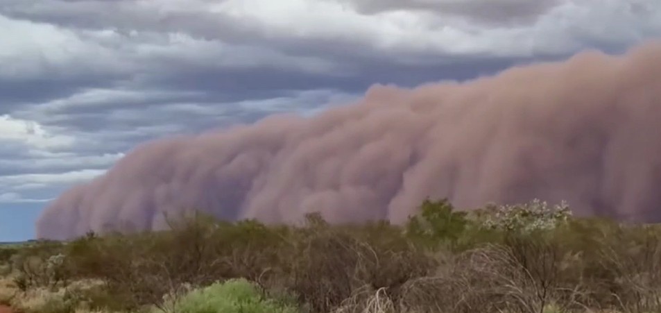 Avstraliyada qızıl mədənini qum fırtınası cənginə aldı – ANBAAN VİDEO